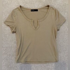Brit & Bri Tan Light Brown Keyhole Neckline Ribbed T Shirt Women's Size Medium